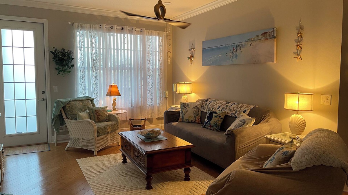 Majestic Palms Condo | Beautiful Fort Myers condo close to the beach! Turnkey with all amenities!