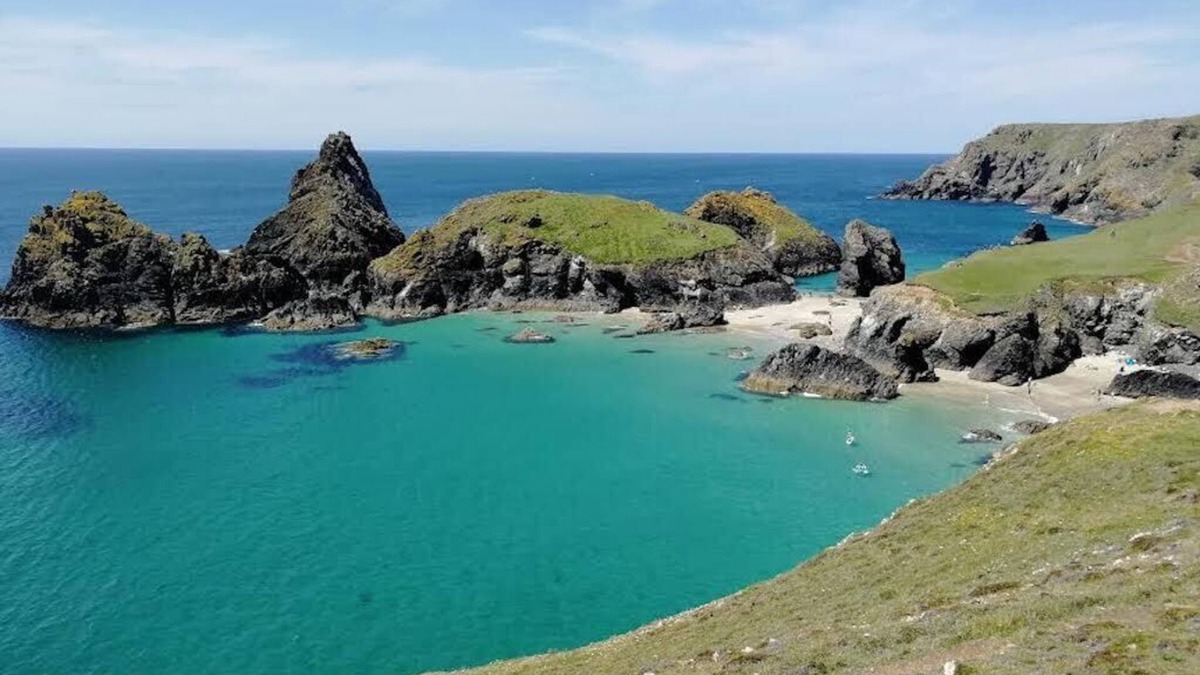 Gweek House | Beautiful four-bed Cornish farmhouse in idyllic setting at head of Helford River