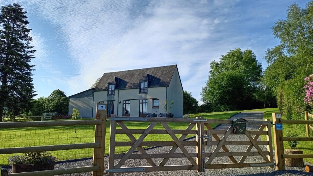 Cherence-le-Roussel House | Beautiful 2 Bedroom Refurbished Gite in Rural Normandy
