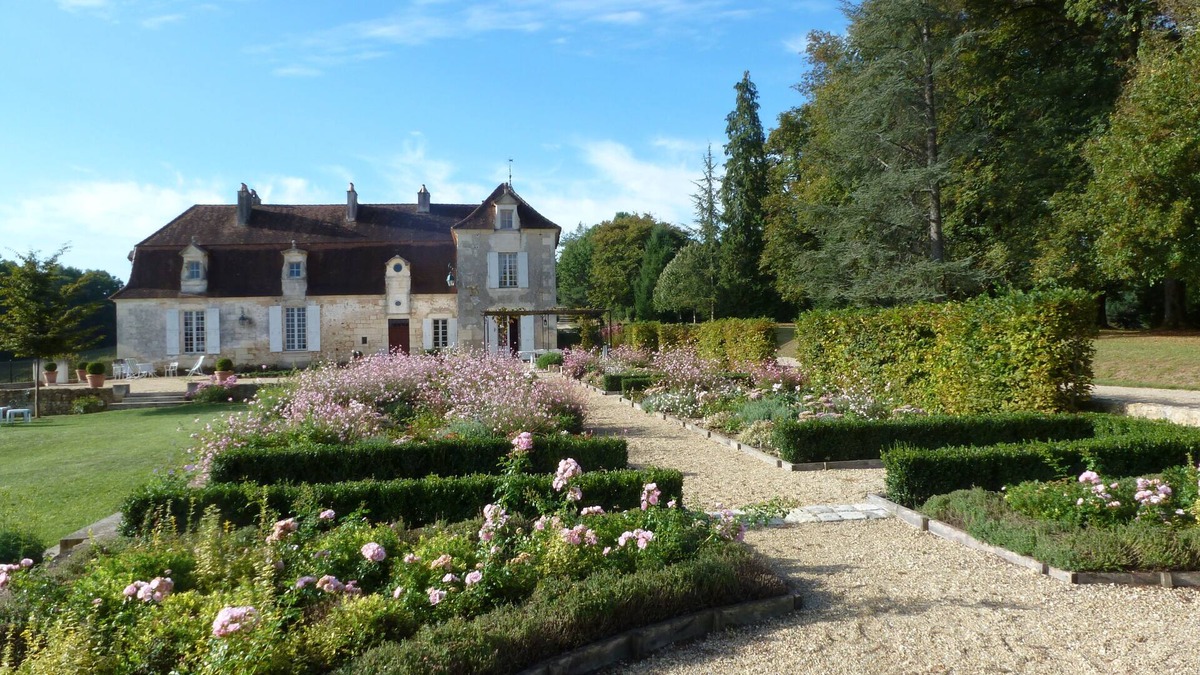 Montagnac-la-Crempse House | beautiful seventeenth chartreuse, all comfort, fenced pool, near Bergerac
