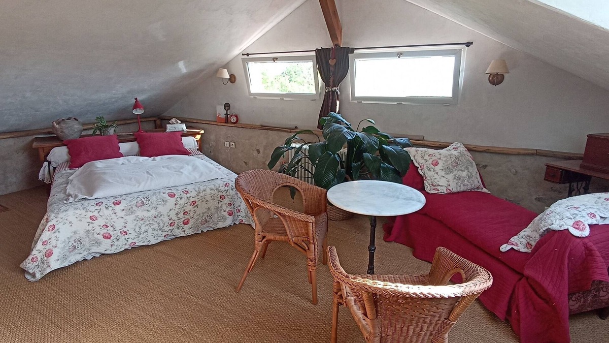 Montjoie-en-Couserans Bed & Breakfast | Beautiful spacious room at Clos Goutilles In the heart of the Ariège nature park