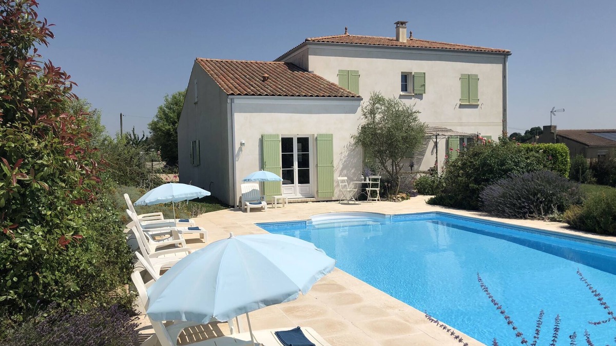 Mortagne-sur-Gironde Villa | Beautiful Charentaise House With Private Pool Above Charming Port Near Beaches