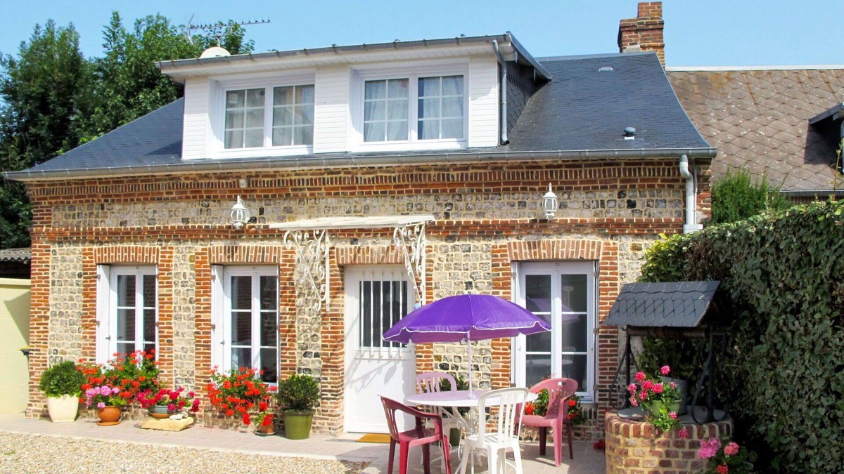 Saint-Pierre-en-Port House | Beautiful private villa for 4 people with TV and parking