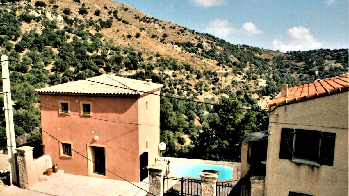 Ville-di-Pietrabugno House | Beautiful house 8 people, swimming pool, 12km from the sea