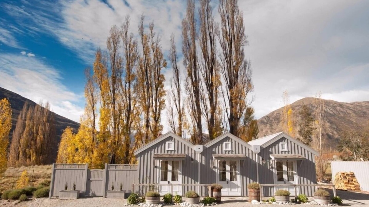 Gibbston Cottage | Beautiful French Style Cottage with an Outdoor Bath