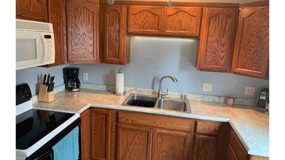 Grand Island House | Beautiful Fully Furnished 2 Bedroom House & Garage