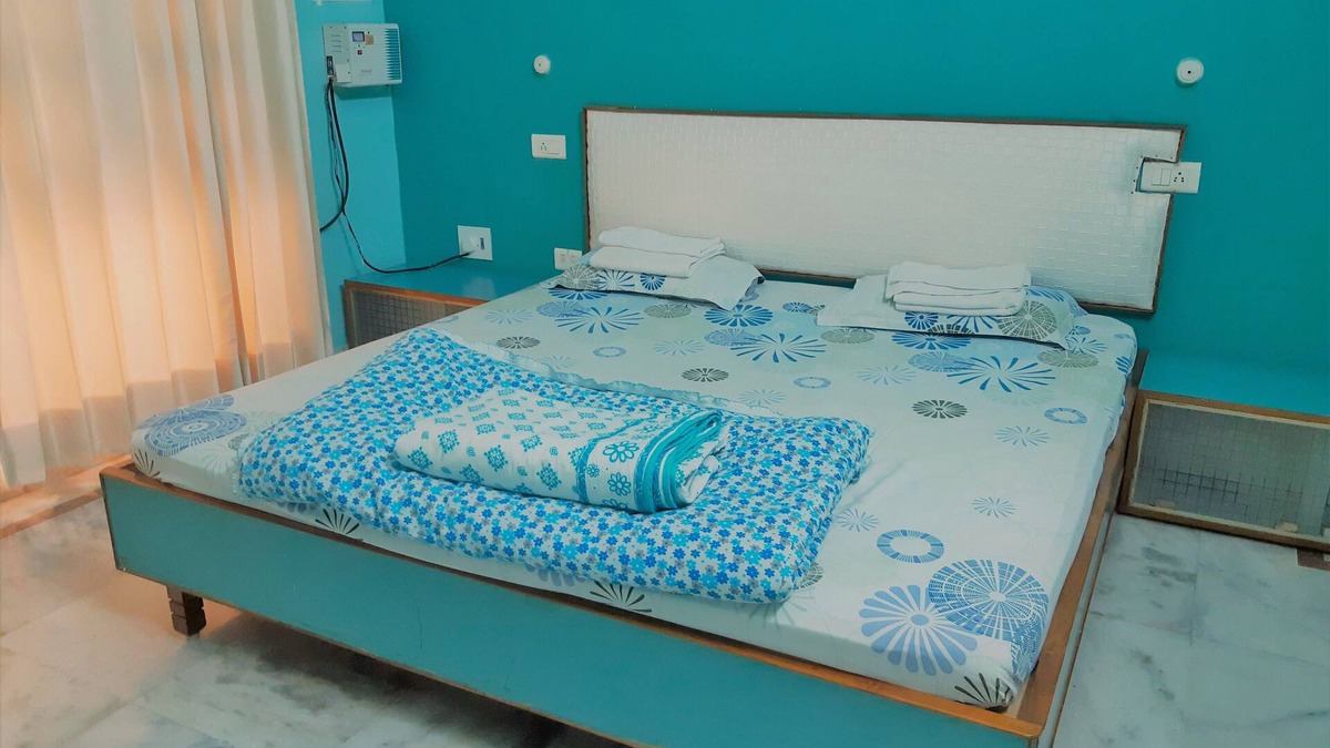 Gomti Nagar Apartment | Beautiful Fully Furnished 2BHK Suite - rooms, lobby, kitchen, bathrooms, Garden