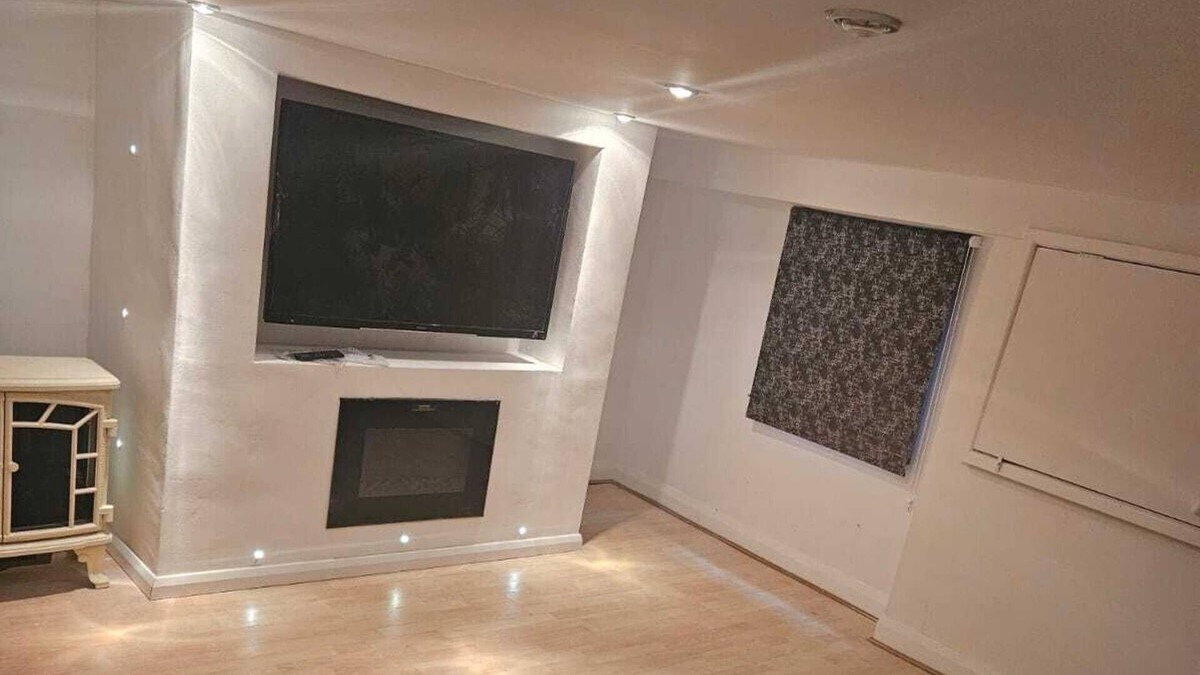 Chatham House | Beautiful furnished 3 bedroom house plus a TV room in the basement