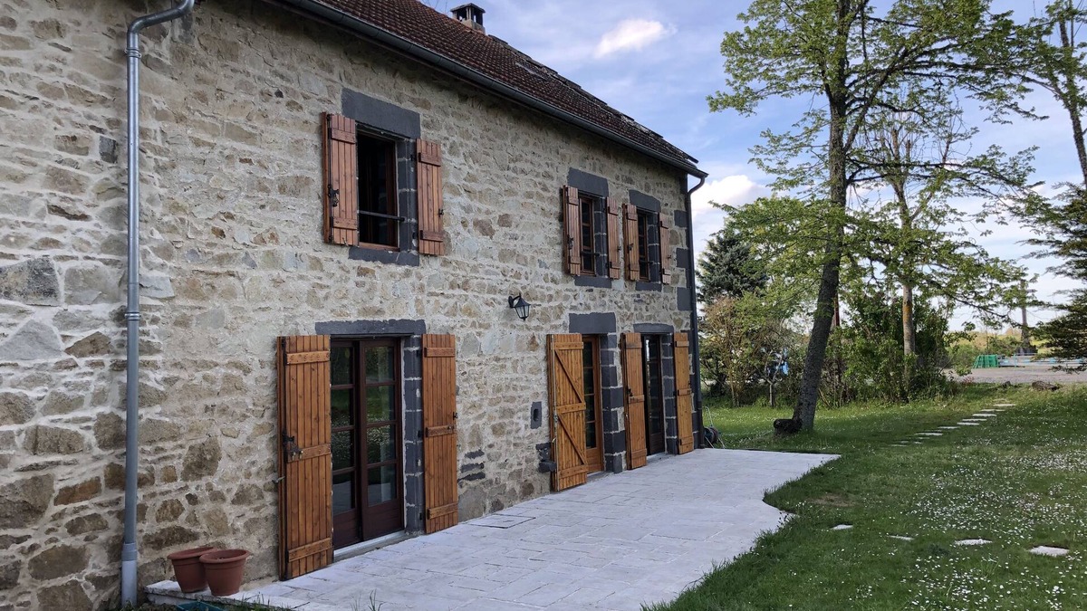 Loubeyrat House | Beautiful furnished farm in the park of Auvergne volcanoes close to Chatel-Guyon