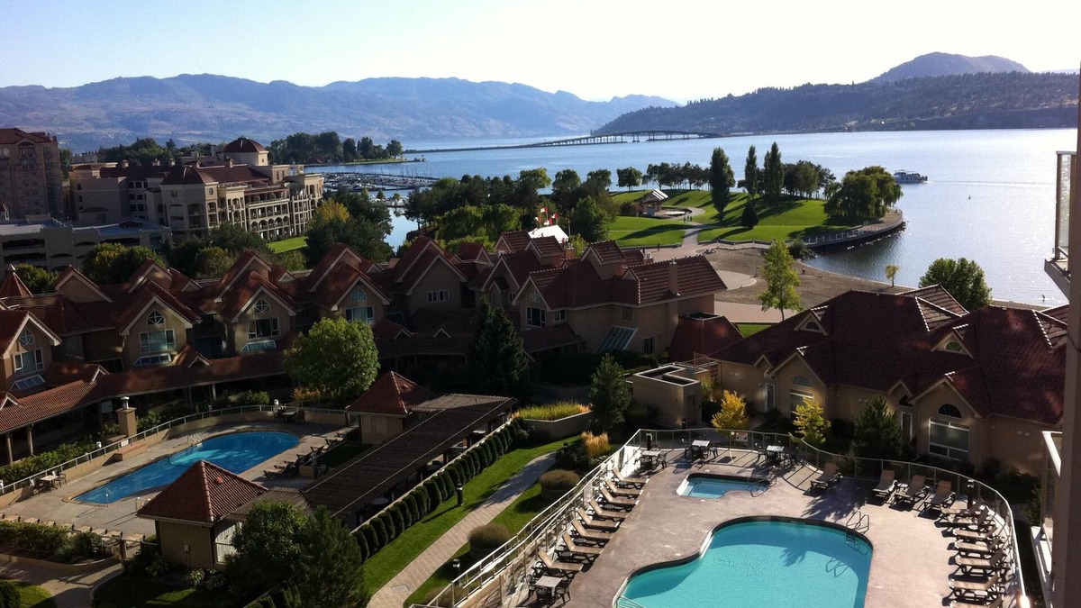 North End Resort | Beautiful Furnished/Supplied Sunset Waterfront Resort - 2 Bdm 1 Bath Min 90 days