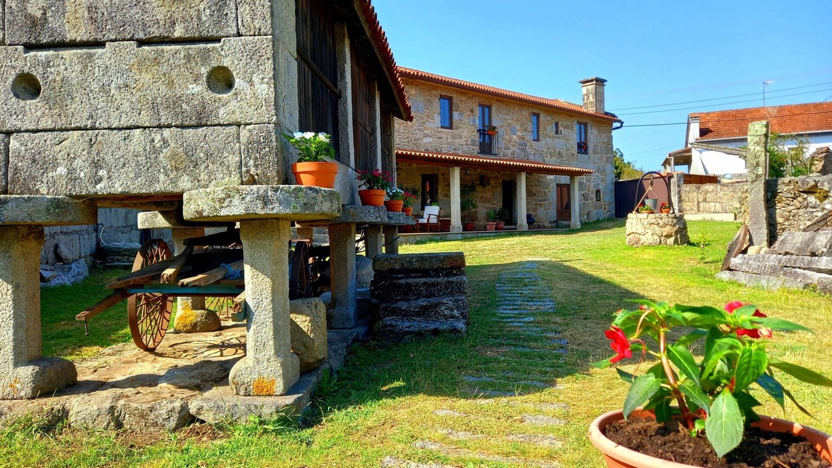 Soloveira Cottage | Beautiful Galician mansion in O Salnés, Rías Baixas