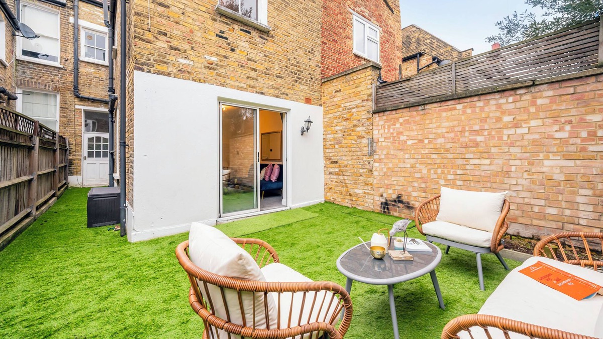 Sands End Apartment | Beautiful Garden Flat near Chelsea