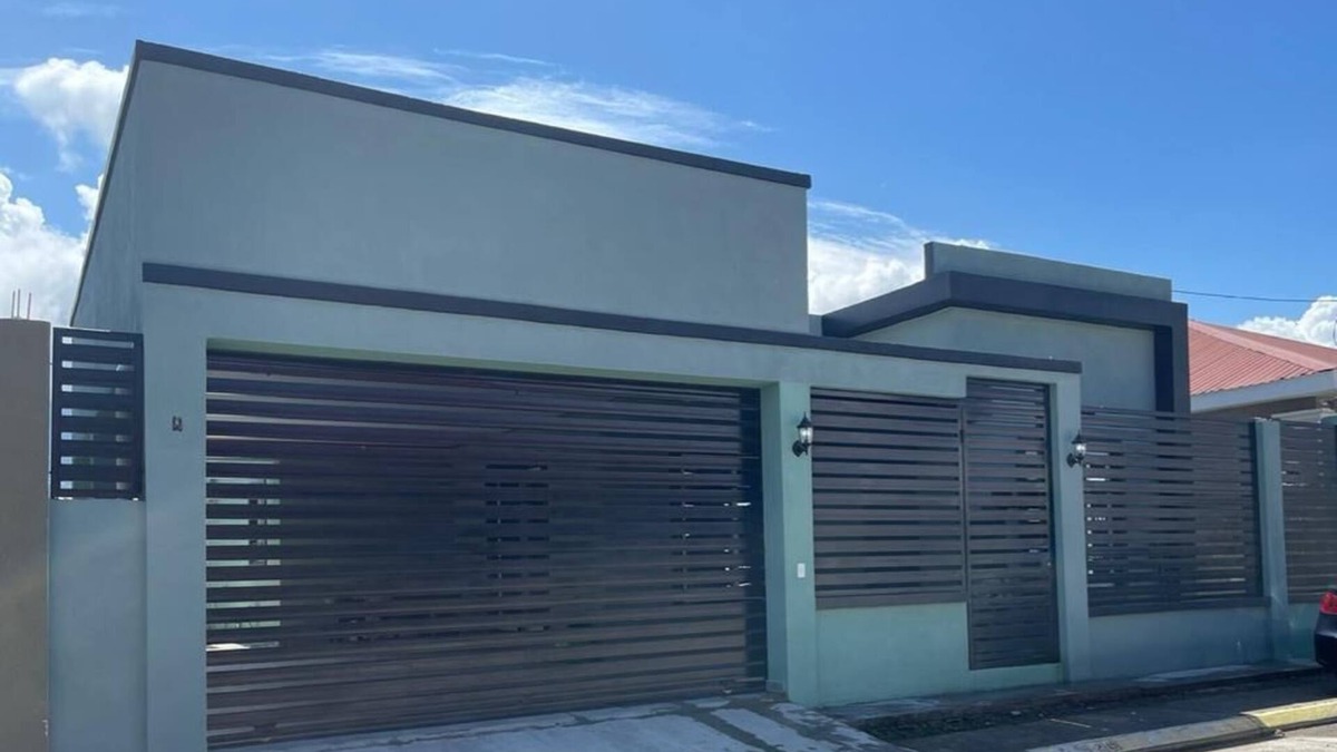 Sector 3 House | Beautiful gated community family House/Jacuzzi