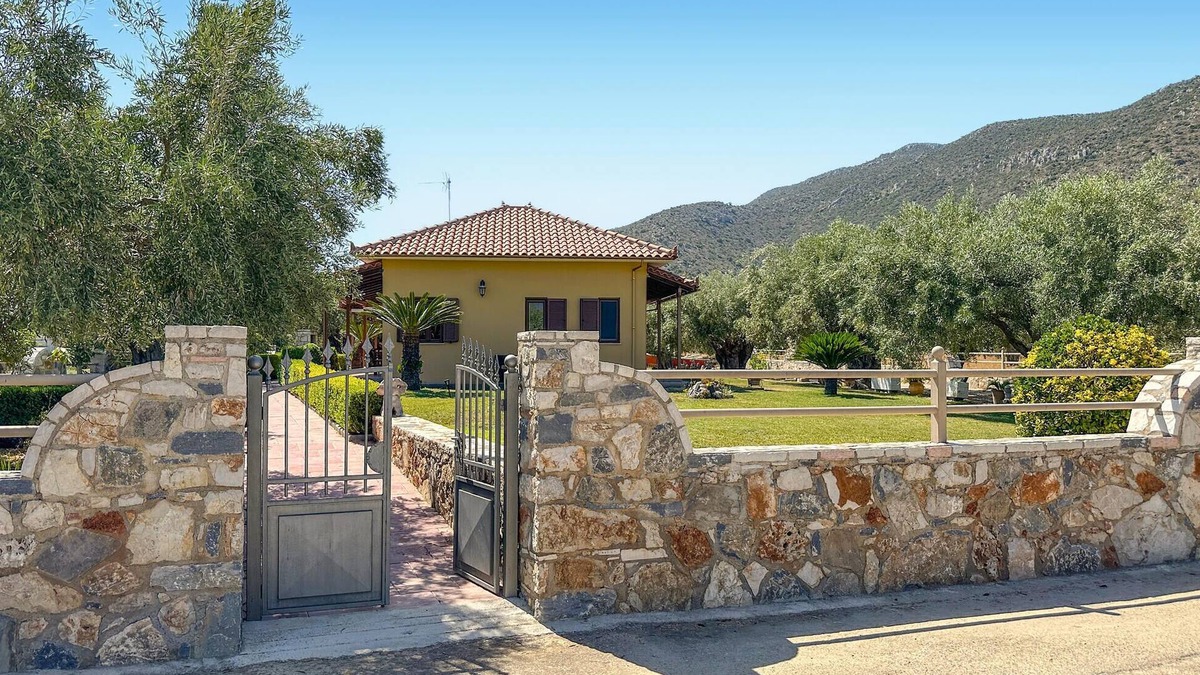 Paralia House | Beautiful home in Agios Andreas Astros