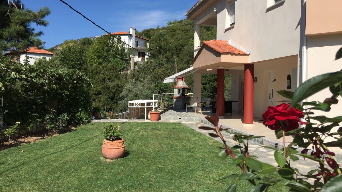 Megalos Prinos Villa | Beautiful Greek Villa with pool 5 mins from the beach