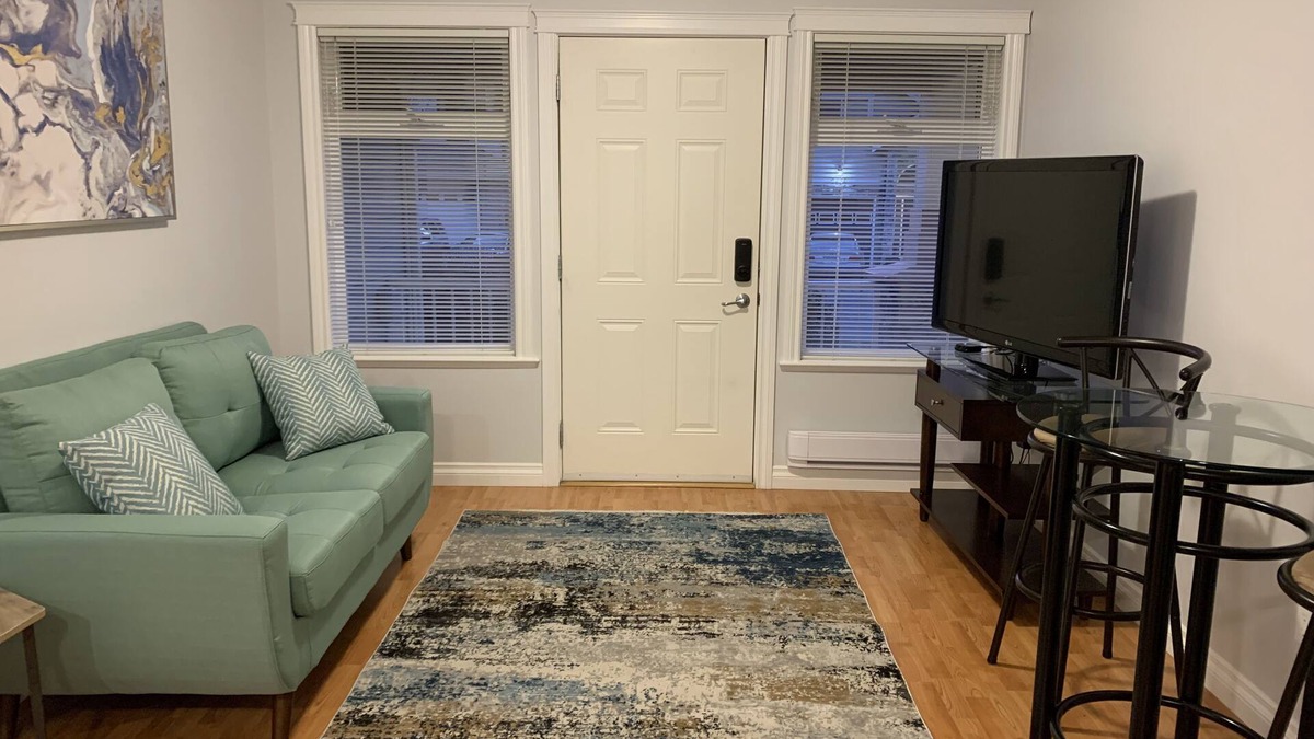 Victoria Apartment | Beautiful ground-level 1-bdrm suite in quiet neighborhood on cul-de-sac