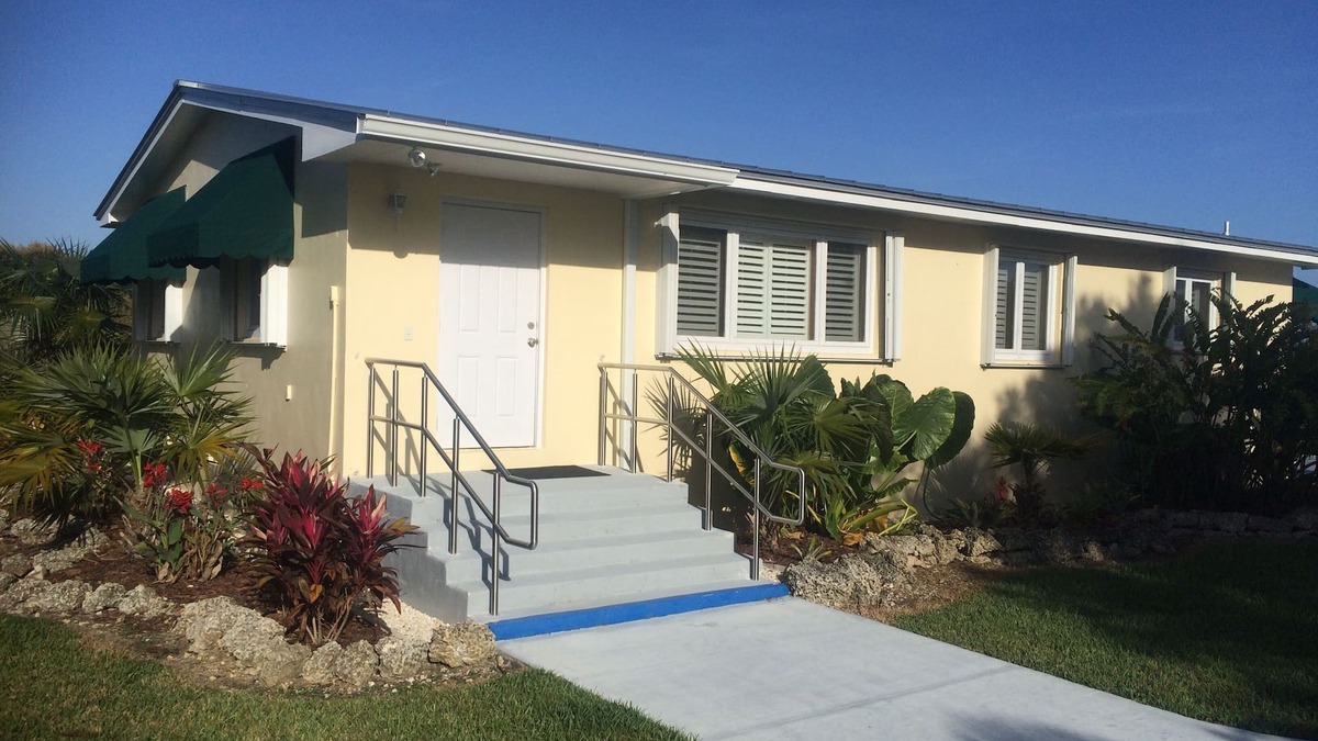 Homestead House | Beautiful Guest Home On 5 Acres. Close to Everglades, Biscayne Bay, Fl Keys