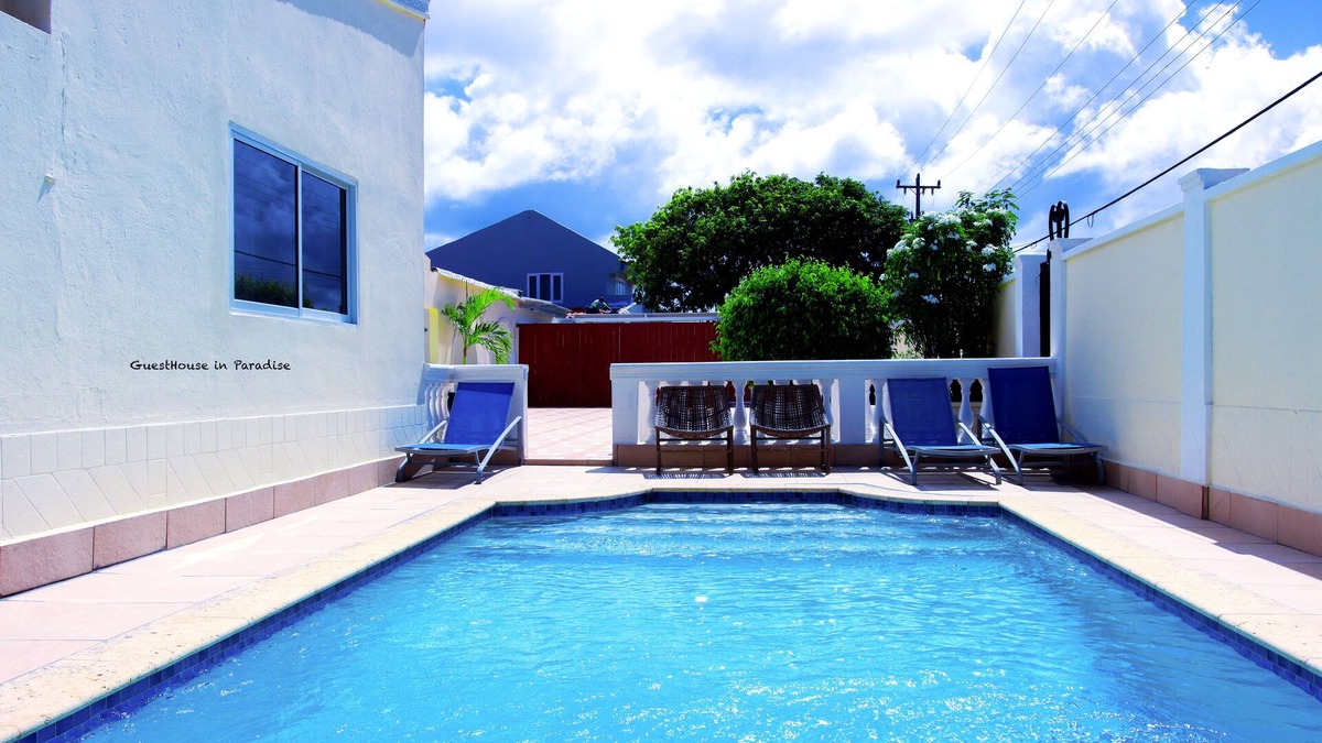 Oranjestad Villa | Beautiful Guesthouse 6 beds and 6 baths 8 min drive from the beach!