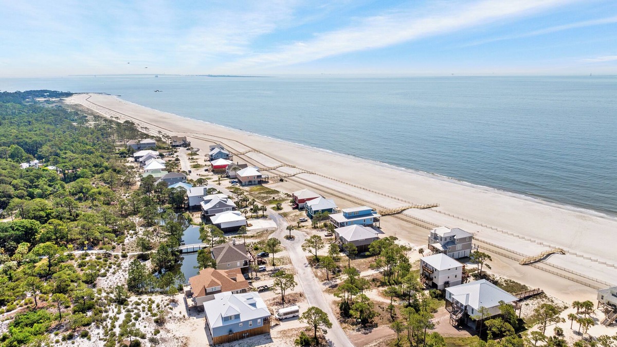 Audubon Place House | Beautiful Gulf Front home in Gated Community - 5 Bedrooms - Pet Friendly