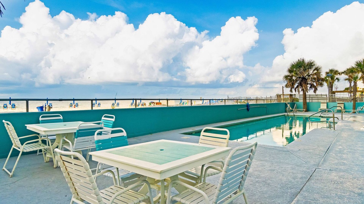 Gulf Shores Condo | Beautiful Gulf shores vacation suite with pool & central AC