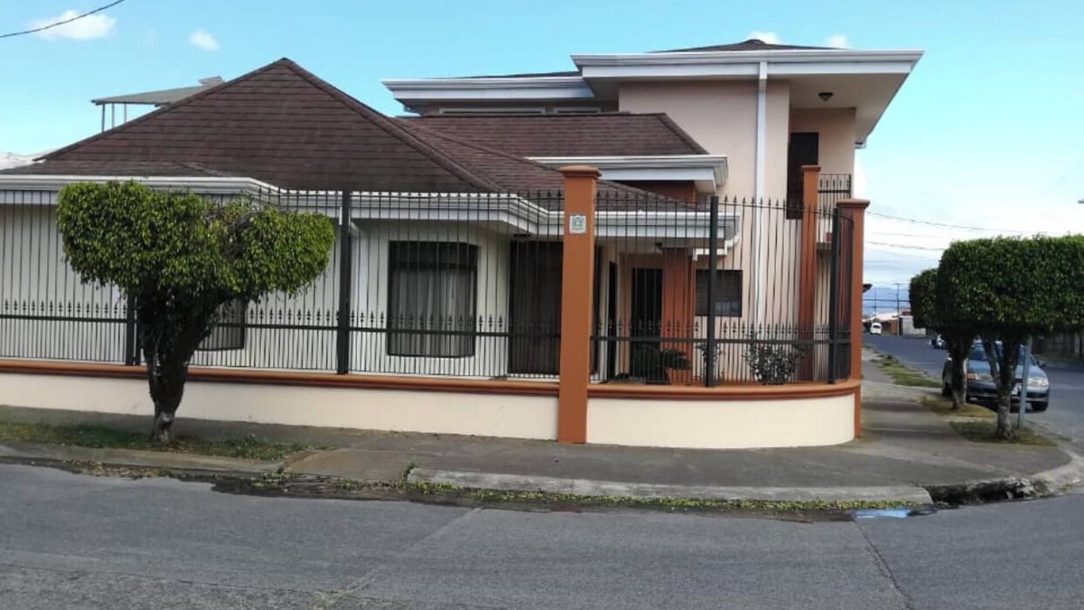 Cartago House | Beautiful House, Master Bedroom With A Jacuzzi, Private Balcony, Mountain View!