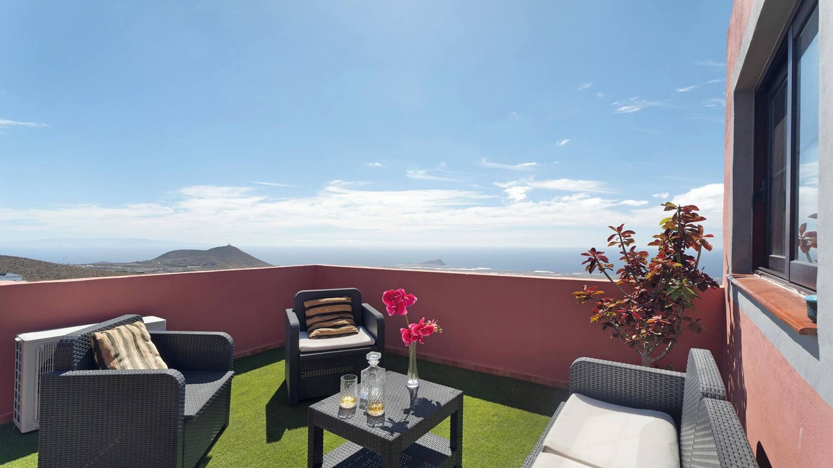 San Miguel de Abona House | Beautiful Home Casa Alberto Santos with Rooftop Terrace, Mountain/Ocean Views & Wi-Fi