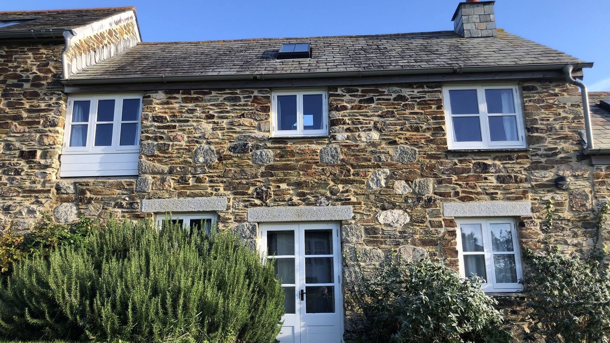 Trenance Cottage | Beautiful hand crafted cottage 5 minutes from sandy beach and rugged coastline!