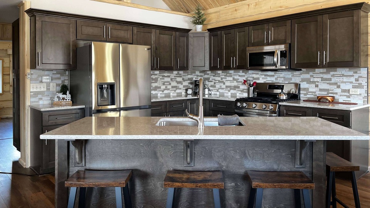 Dubois Cabin | Beautiful hand-crafted log cabin on Horse Creek one block off Main Street.