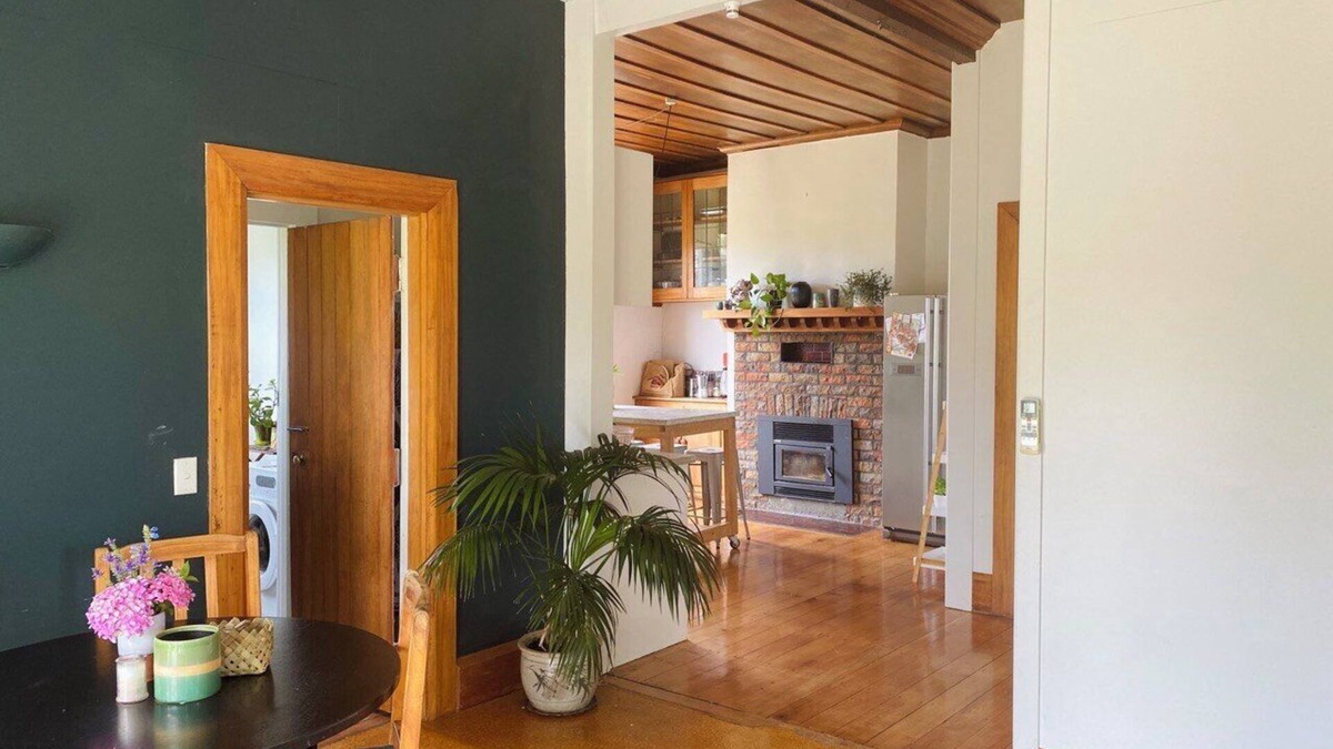Havelock North Cottage | Beautiful Havelock North Country Cottage on Organic Orchard. Pet friendly.