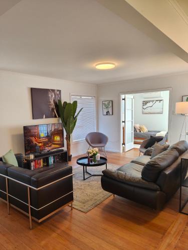 Bishopdale House | Beautiful haven near airport!