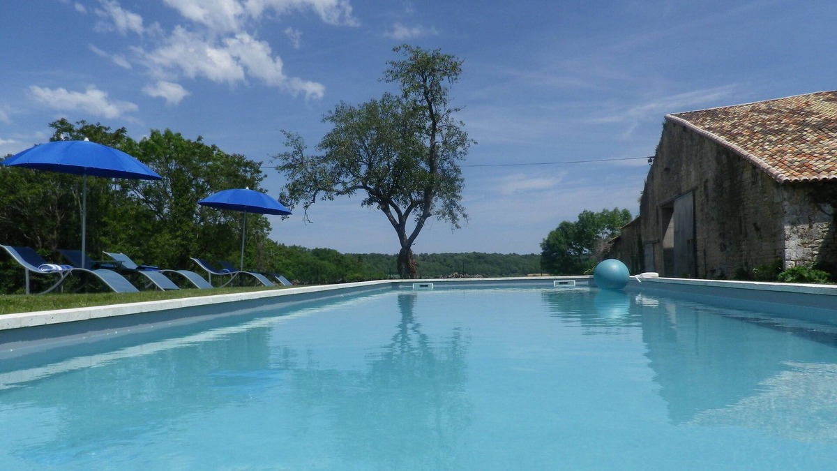 Sers House | Beautiful hillside manor / chateau with private heated pool