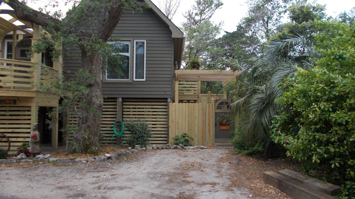 Ocracoke Apartment | Beautiful, Historic and Private Retreat for Couples-limit 2 people