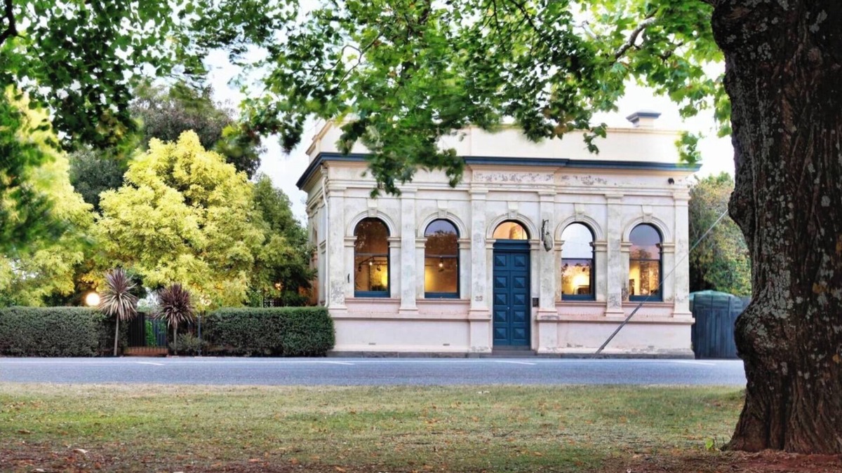 Lancefield House | Beautiful historic former bank set in gorgeous country garden