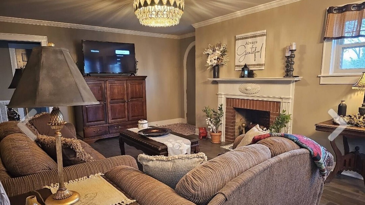 Lewisburg House | Beautiful, historic home, fully remodeled and furnished. Smoke free