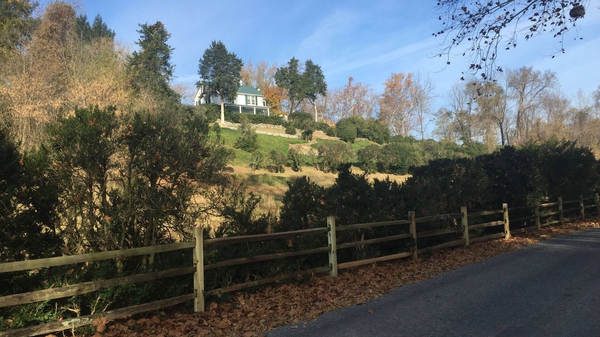 Boyce House | Beautiful Historic Home Overlooking Shenandoah River and Blue Ridge Mountains