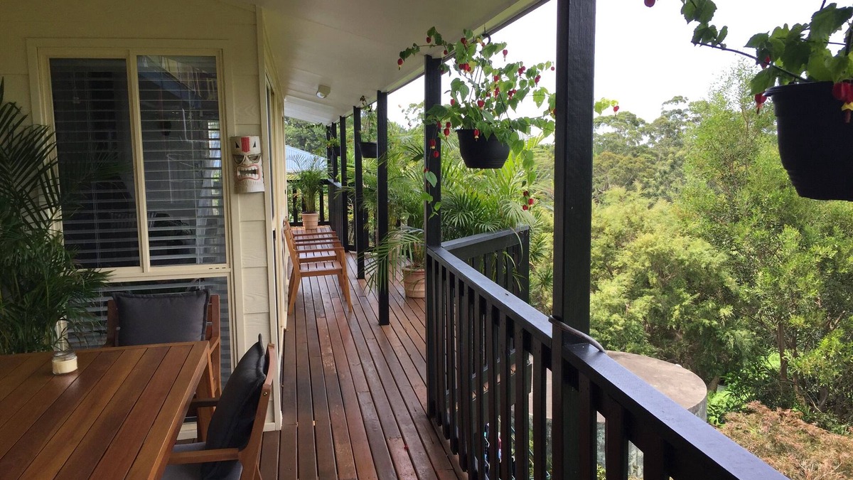 Eagle Heights House | Beautiful House Gold Coast Hinterland Views Quiet Close to Action Away fr Crazy