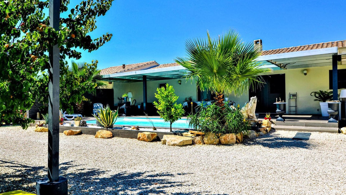 Saint-Victor-la-Coste House | Beautiful home in St Victor la Coste