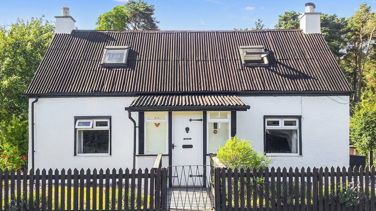 Newtonmore Cottage | Beautiful holiday cottage located in the Cairngorms National Park.