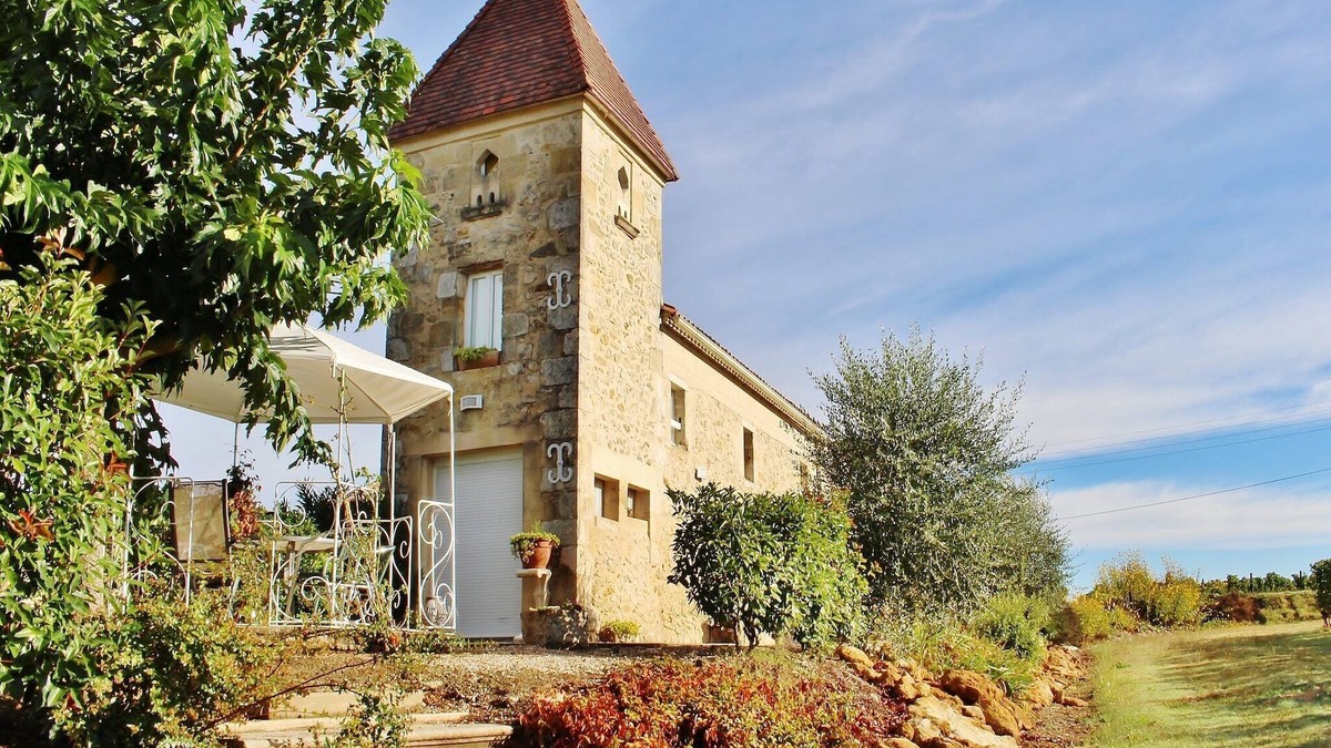 Monprimblanc House | Beautiful holiday home with swimming pool