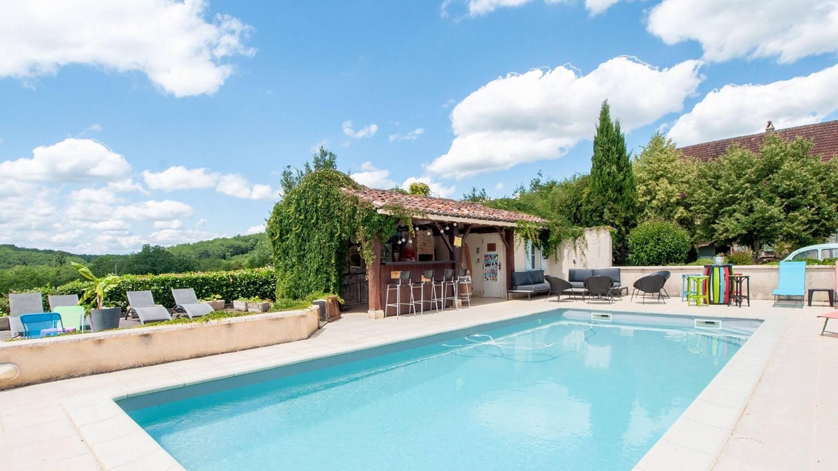 Degagnac House | Beautiful holiday home with a shared pool