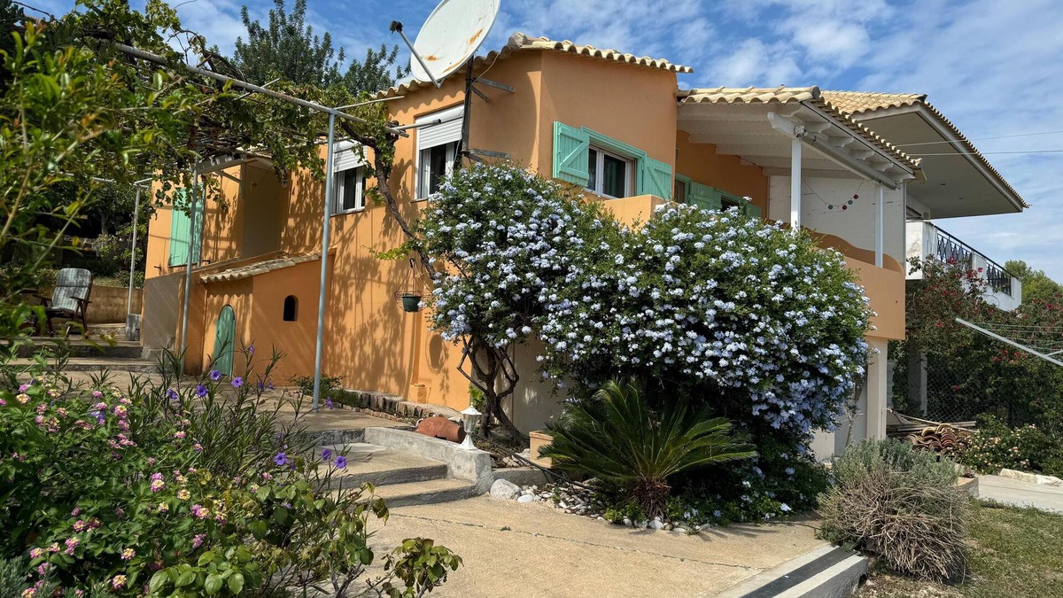 Neratzia House | Beautiful holiday home in Logga near Aghios Andreas with fantastic sea views.