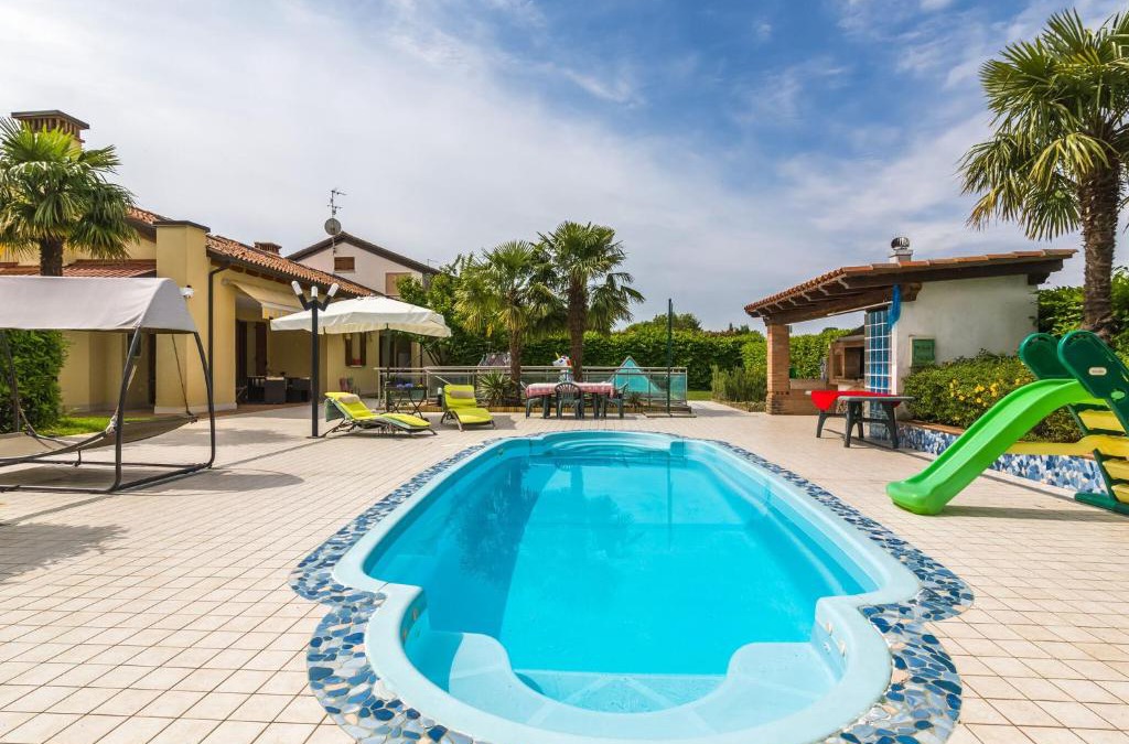 Pagnano Villa | Beautiful holiday home in Zelarino with pool