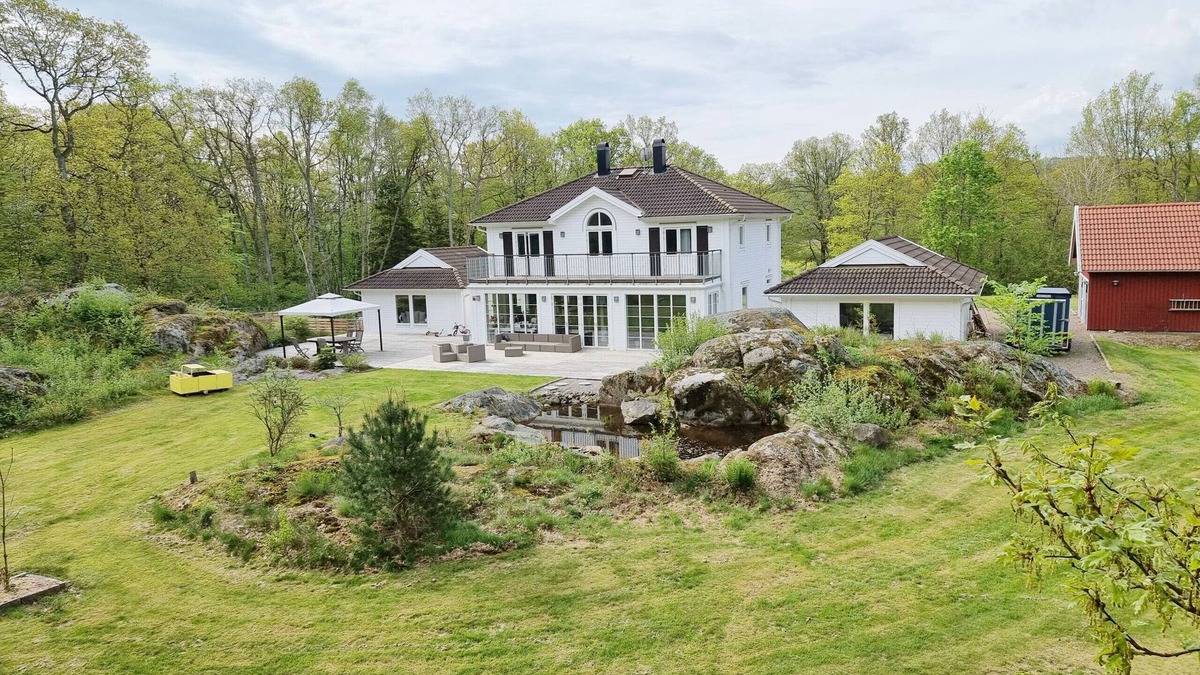 Vallda House | Beautiful holiday home with completely secluded location in scenic Vallda | SE02095