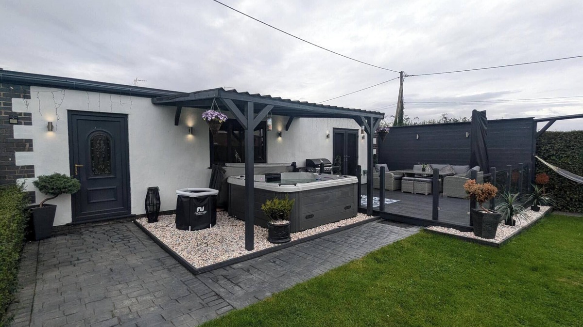 Bagillt House | Beautiful Holiday Retreat Gym and Jacuzzi, Sauna