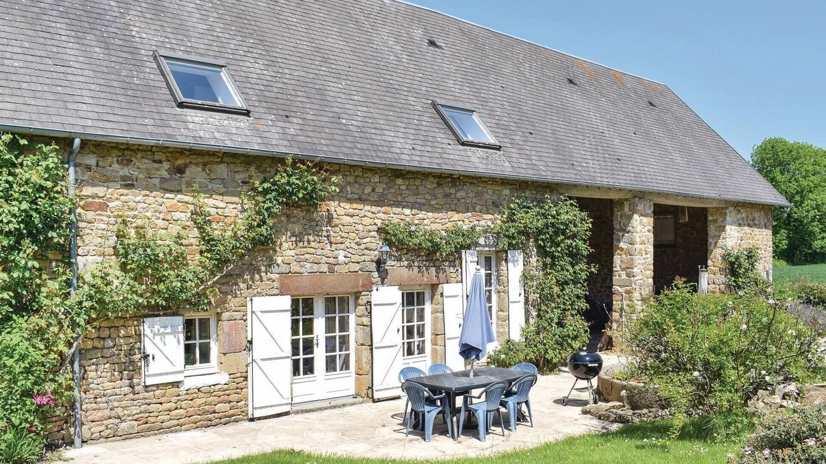 Saint-Pierre-Langers House | Beautiful home in St. Pierre Langers