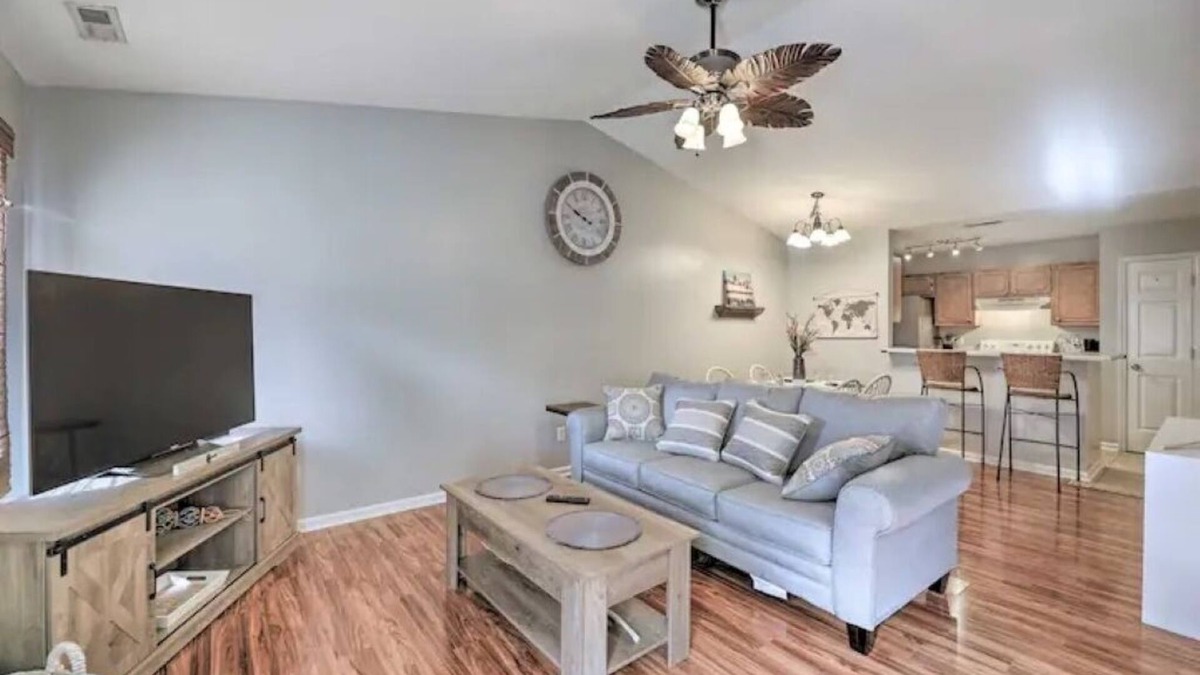 Havelock House | Beautiful Home 2 mins from MCAS Cherry Point and only 15 miles from the beach!