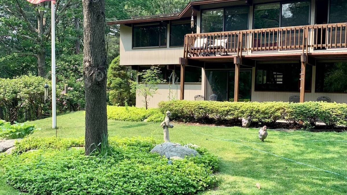 Gloucester House | Beautiful Home - 5 acres - Private, Close to Beach