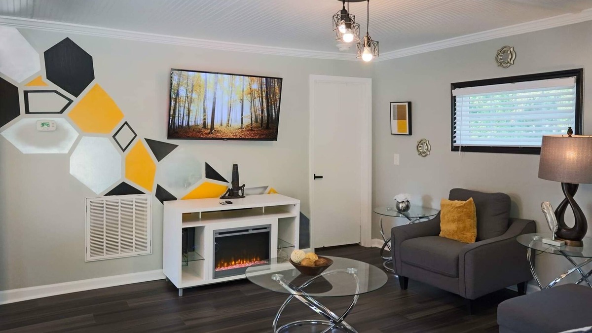 Apex House | Beautiful Home At Downtown Apex