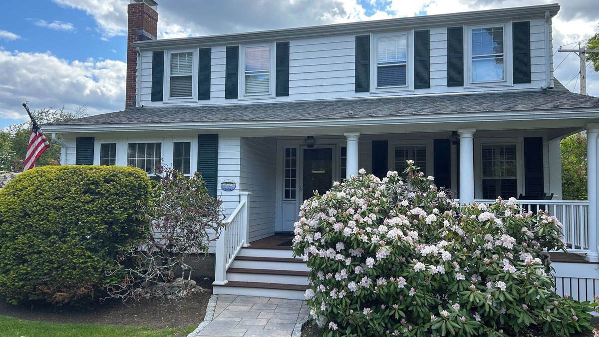 Swampscott House | Beautiful home by the sea-4 miles from Salem, 12 miles from Boston-by 2 beaches