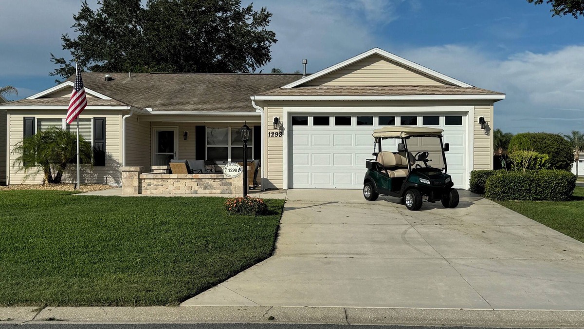 Liberty Park House | Beautiful Home Close to Lake Sumter Landing! Golf Cart, BBQ Grill & Free WIFI
